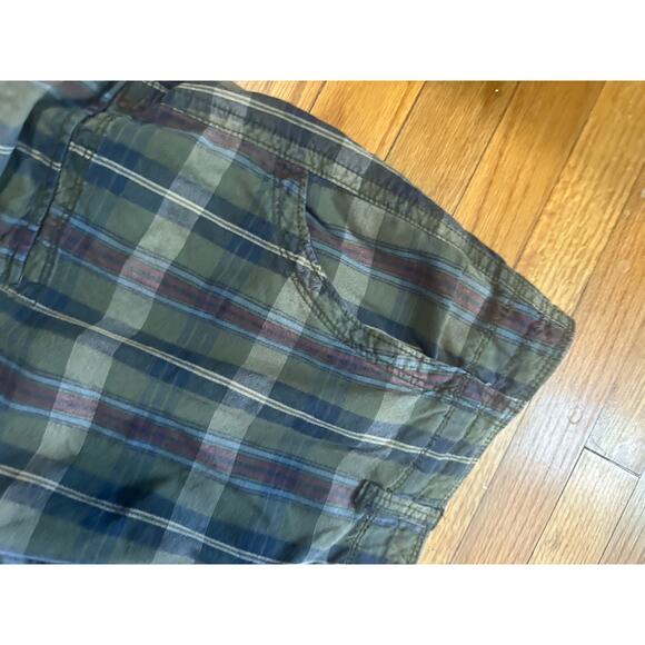 The Foundry Green Plaid Cargo Shorts - Picture 5 of 9